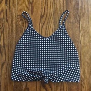 Crop top with a little tie in the front